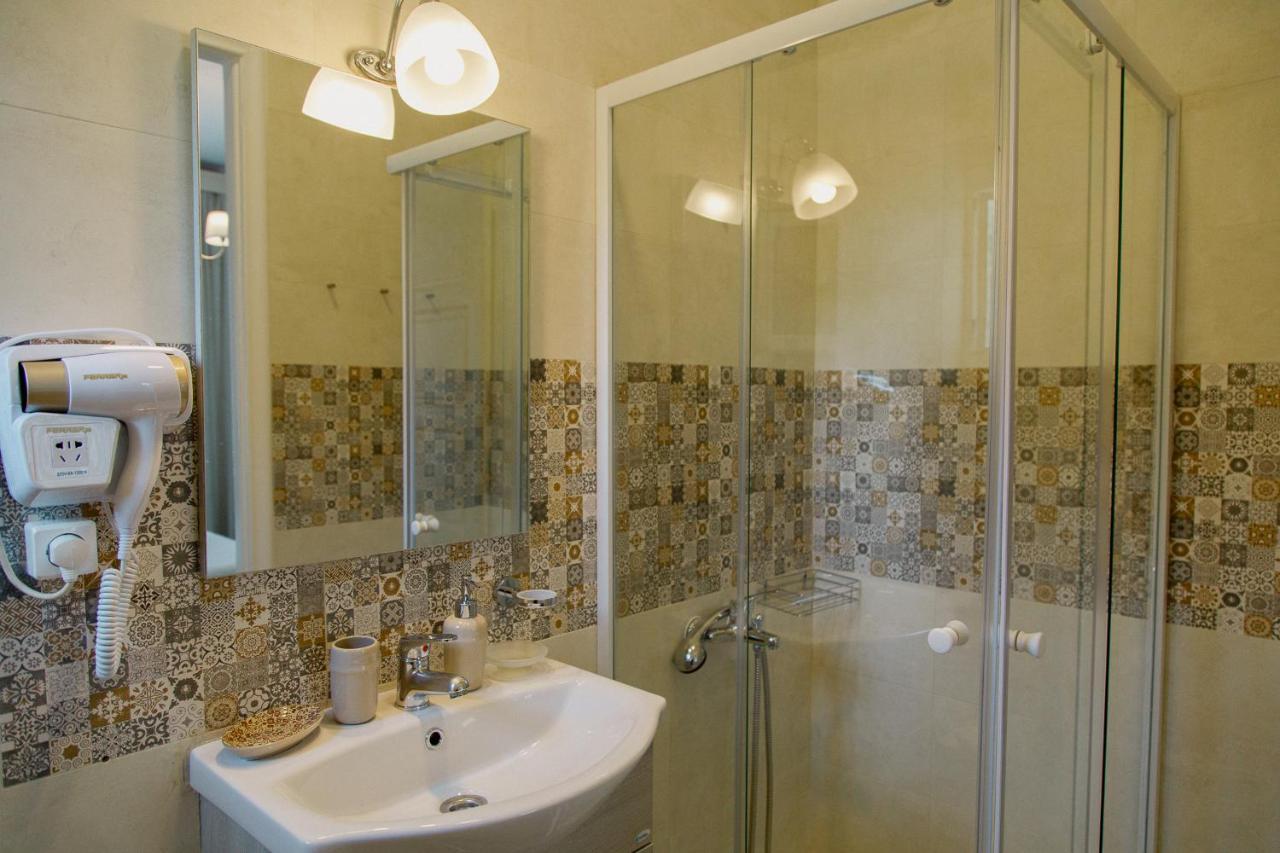 Corinth Rooms In Yard מראה חיצוני תמונה