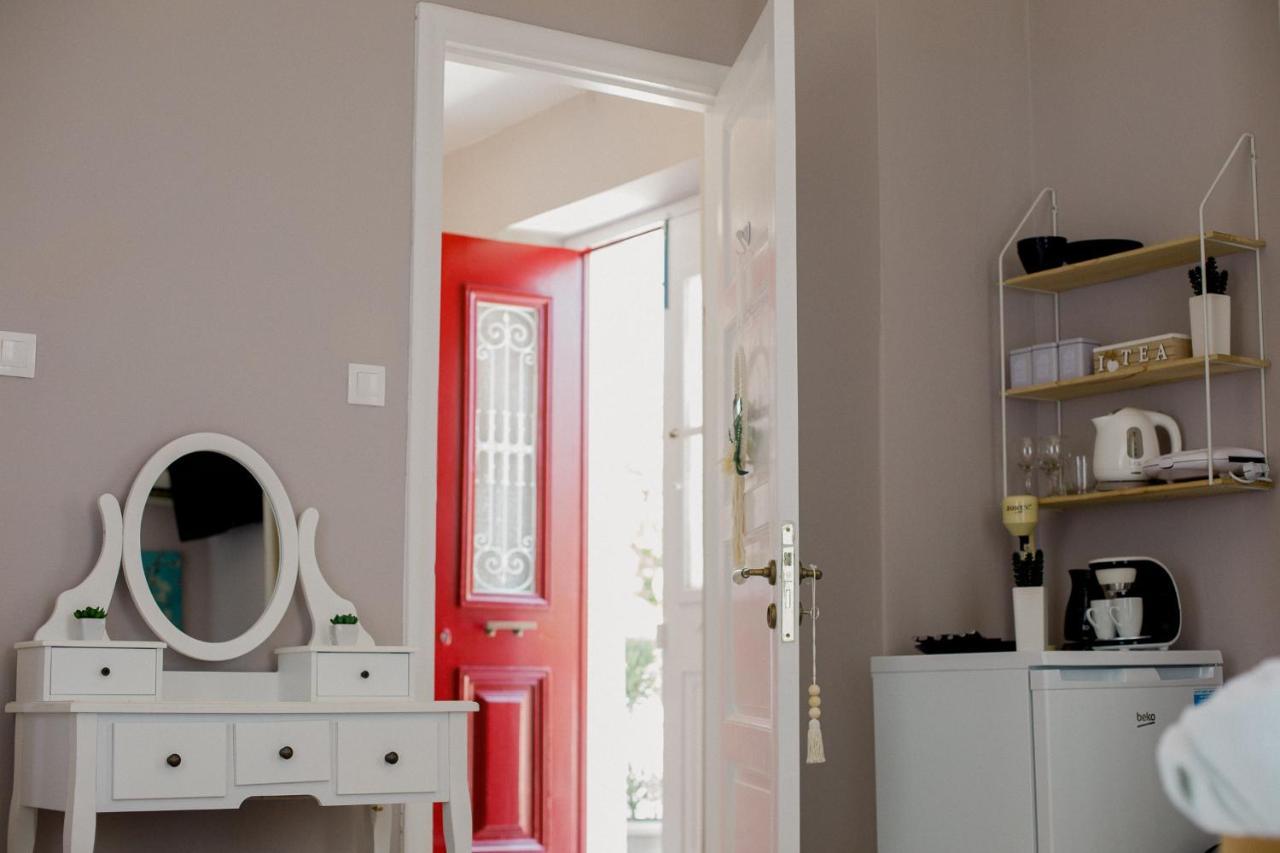 Corinth Rooms In Yard מראה חיצוני תמונה