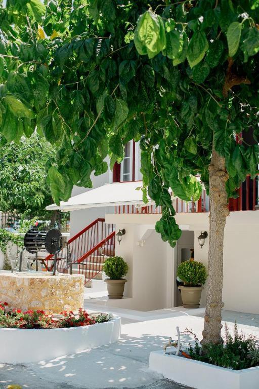 Corinth Rooms In Yard מראה חיצוני תמונה